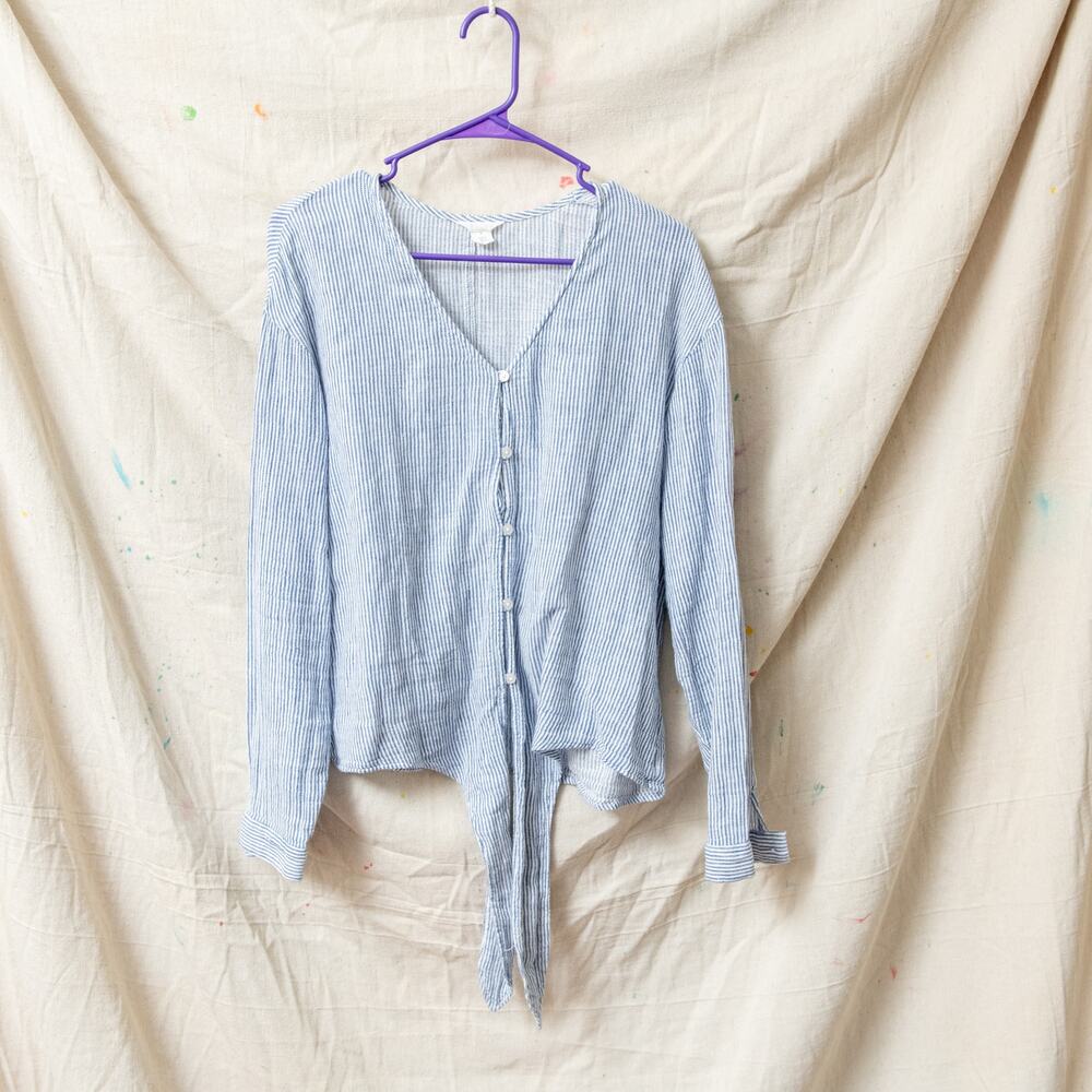 Caslon Sz M Linen/Cotton Buttonfront V Neck Blue and White Stripe Summer Shirt